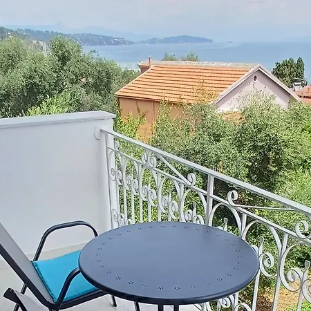 Flora Corfu - Adults Only Mpenitses